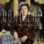 12-02-1993 Zangeres Zonder Naam, Mary Servaes at home in Stramproy.

[keywords]Posed, Eyecontact, Smiling, Half Length[/keywords]